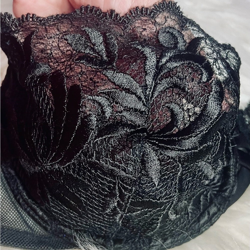 Victoria's Secret Black Lace Bra Intimates - Picture 4 of 8